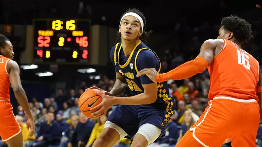 Jaylan Ouwinga drives