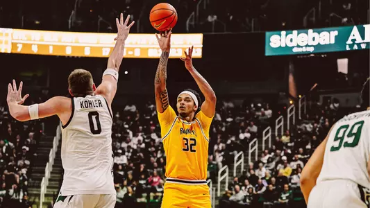 Jaylan Ouwinga shoots