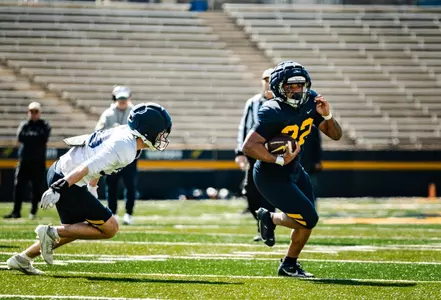 CJ Miller rushing the football