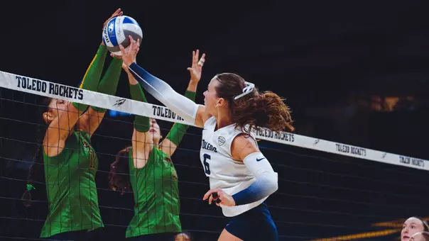 Jessica Costlow attacking against Notre Dame