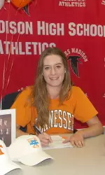 Shannon Brooks signing her NLI to join Lady Vol Golf.