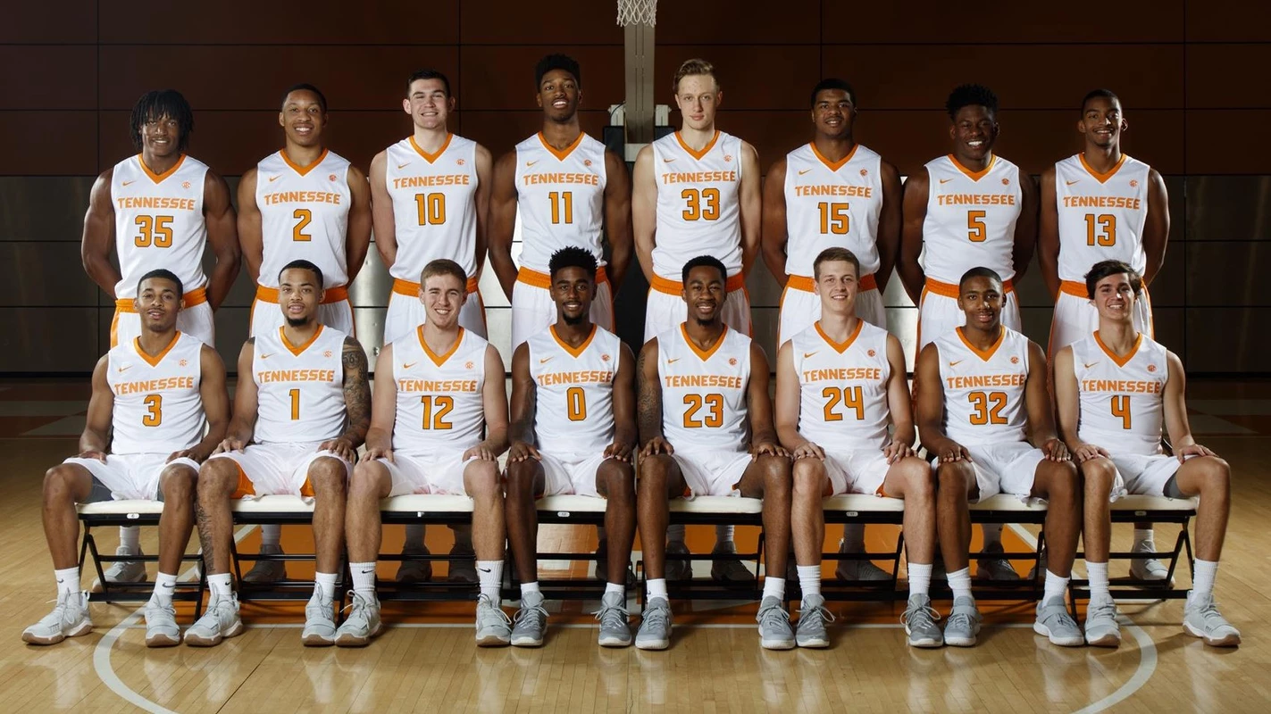 2017-18 Men's Basketball Team Photo