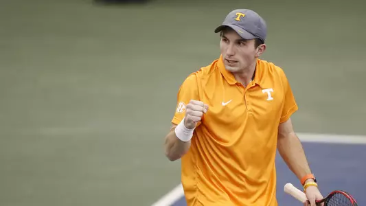 KNOXVILLE, TN - 2018.01.13 - Tennessee vs. Charlotte - Preston Touliatos