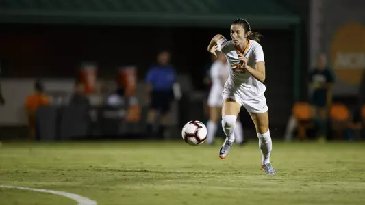 KNOXVILLE, TN - AUGUST 19, 2018 - Midfielder Jamie Goralski #25 of the Tennessee Volunteers during the match between the Tennessee Volunteers and the George Mason Patriots at Regal Soccer Stadium in Knoxville, TN. Photo By Austin Perryman/Tennessee Athletics