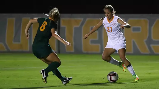 KNOXVILLE, TN - AUGUST 30, 2018 - Midfielder Brice McInroy #27 of the Tennessee Volunteers during the match between the Wight State Raiders and the Tennessee Volunteers at Regal Soccer Stadium in Knoxville, TN. Photo By Jake Bradshaw/Tennessee Athletics