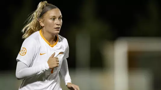 KNOXVILLE, TN - NOVEMBER 09, 2018 - Midfielder/Defender Rylie O'Keefe #4 of the Tennessee Volunteers during the NCAA Tournament First Round match between the Louisville Cardinals and the Tennessee Volunteers at Regal Soccer Stadium in Knoxville, TN. Photo By Austin Perryman/Tennessee Athletics