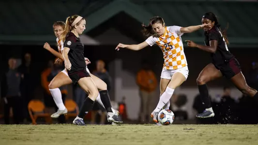 KNOXVILLE, TN - NOVEMBER 18, 2018 - Midfielder Jamie Goralski #25 of the Tennessee Volunteers during the NCAA Tournament Third Round match between the Texas A&M Aggies and the Tennessee Volunteers at Regal Soccer Stadium in Knoxville, TN. Photo By Caleb Jones/Tennessee Athletics