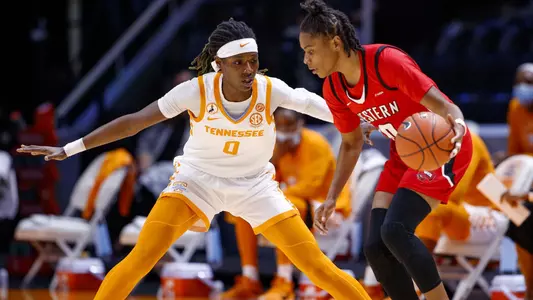 Rennia Davis playing D vs. Western Kentucky 2020-21