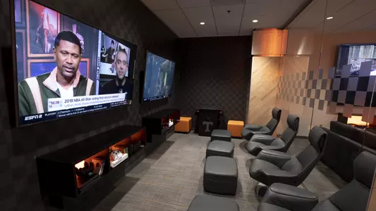 KNOXVILLE, TN - 2019.01.04 - Men's Locker Room