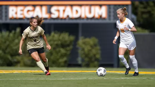 KNOXVILLE, TN - SEPTEMBER 27, 2020 - Midfielder Isabella Cook #18 of the Tennessee Volunteers during the game between the Vanderbilt Commodores and the Tennessee Volunteers at Regal Soccer Stadium in Knoxville, TN. Photo By Kate Luffman/Tennessee Athletics