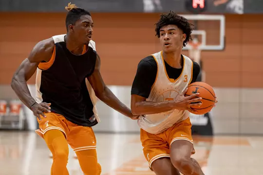KNOXVILLE, TN - September 28, 2021 - Guard Jahmai Mashack #15 and Guard Quentin Diboundje #3 of the Tennessee Volunteers during practice at Pratt Pavilion in Knoxville, TN. Photo By Andrew Ferguson/Tennessee Athletics