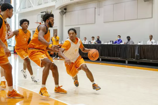 KNOXVILLE, TN - October 11, 2021 - Guard Zakai Zeigler #5 of the Tennessee Volunteers during the 2021 Tennessee Basketball Pro Day practice at Pratt Pavilion in Knoxville, TN. Photo By Caleb Jones/Tennessee Athletics