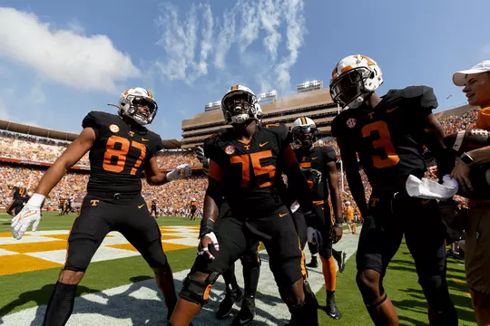 KNOXVILLE, TN - October 09, 2021 - Tight end Jacob Warren #87, Offensive lineman Jerome Carvin #75, Wide receiver JaVonta Payton #3 of the Tennessee Volunteers during the game between the South Carolina Gamecocks and the Tennessee Volunteers at Neyland Stadium in Knoxville, TN. Photo By Andrew Ferguson/Tennessee Athletics