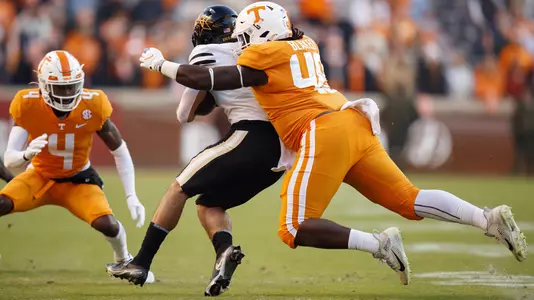 KNOXVILLE, TN - November 27, 2021 - Defensive lineman Ja'Quain Blakely #48 of the Tennessee Volunteers during the game between the Vanderbilt Commodores and the Tennessee Volunteers at Neyland Stadium in Knoxville, TN. Photo By Caleb Jones/Tennessee Athletics