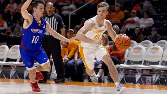 KNOXVILLE, TN - 2021.11.30 - Tennessee vs. Presbyterian Kent Gilbert