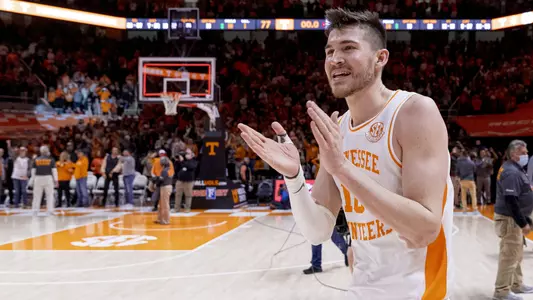 KNOXVILLE, TN - 2021.12.22 - Tennessee vs. Arizona