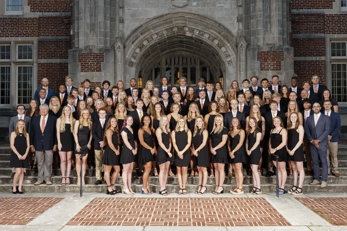 2021-22 Swimming & Diving Team Photo