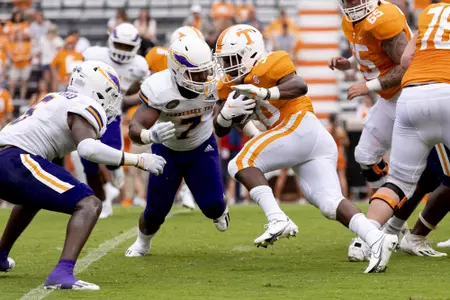 KNOXVILLE, TN - September 18, 2021 - Running back Marcus Pierce Jr. #30 of the Tennessee Volunteers during the game between the Tennessee Tech Golden Eagles and the Tennessee Volunteers at Neyland Stadium in Knoxville, TN. Photo By Andrew Ferguson/Tennessee Athletics