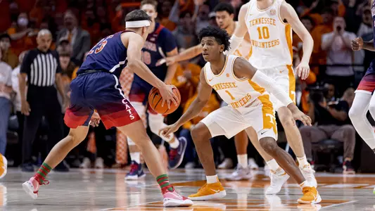 KNOXVILLE, TN - 2021.12.22 - Tennessee vs. Arizona