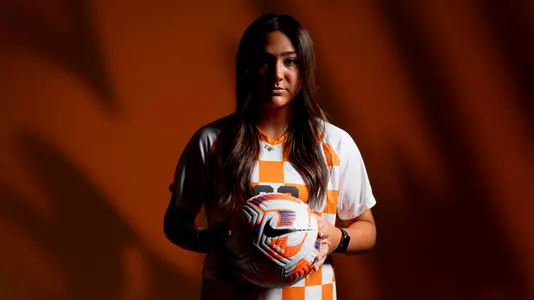 KNOXVILLE, TN - August 01, 2022 - Defender Sydney Hennessey #33 of the Tennessee Lady Volunteers portrait taken during 2022 Soccer Photo Day in Knoxville, TN. Photo By Andrew Ferguson/Tennessee Athletics