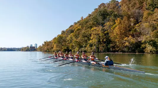 KNOXVILLE, TN - October 06, 2022 - The Tennessee Lady Volunteers during practice on the Tennessee River in Knoxville, TN. Photo By Kate Luffman/Tennessee Athletics