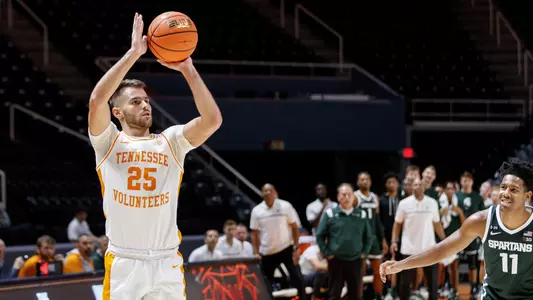 KNOXVILLE, TN - October 23, 2022 - Guard Santiago Vescovi #25 of the Tennessee Volunteers during the scrimmage between the Michigan State Spartans and the Tennessee Volunteers at Thompson?Boling Arena in Knoxville, TN. Photo By Ian Cox/Tennessee Athletics