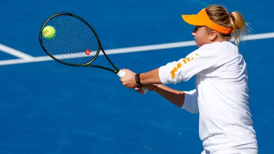 KNOXVILLE, TN - October 20, 2022 - Lauren Anzalotta of the Tennessee Lady Volunteers during the ITA Ohio Valley Regionals Day 1 at Goodfriend Tennis Center in Knoxville, TN. Photo By Kate Luffman/Tennessee Athletics