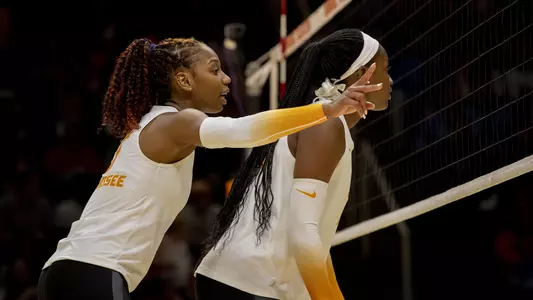 KNOXVILLE, TN - October 05, 2022 - Outside hitter Erykah Lovett #6 of the Tennessee Lady Volunteers during the game between the Florida Gators and the Tennessee Lady Volunteers at Thompson?Boling Arena in Knoxville, TN. Photo By Emma Ramsey/Tennessee Athletics