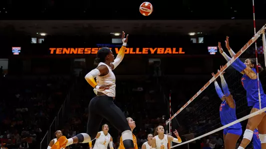 KNOXVILLE, TN - October 05, 2022 - Middle blocker Morgahn Fingall #7 of the Tennessee Lady Volunteers during the game between the Florida Gators and the Tennessee Lady Volunteers at Thompson?Boling Arena in Knoxville, TN. Photo By Emma Ramsey/Tennessee Athletics