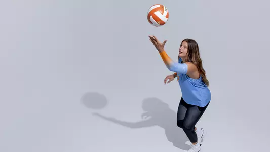 KNOXVILLE, TN - July 19, 2022 - Setter Natalie Hayward #2 of the Tennessee Lady Volunteers portrait taken during 2022 Volleyball Photo Day in Knoxville, TN. Photo By Andrew Ferguson/Tennessee Athletics
