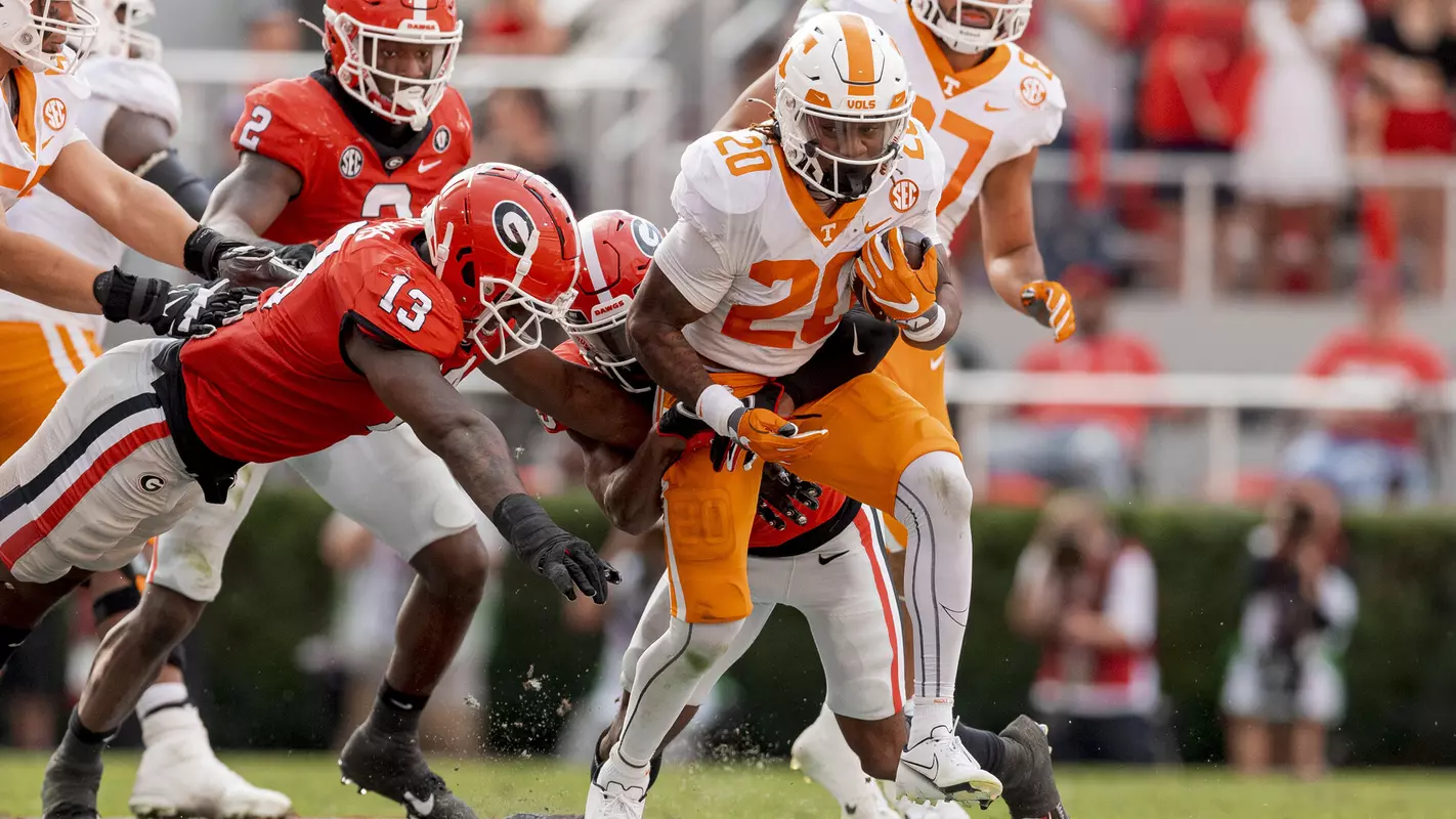 ATHENS, GA - November 05, 2022 - Running back Jaylen Wright #20 of the Tennessee Volunteers during the game between the Georgia Bulldogs and the Tennessee Volunteers at Sanford Stadium in Athens, GA. Photo By Andrew Ferguson/Tennessee Athletics