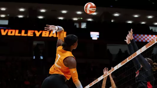 KNOXVILLE, TN - November 11, 2022 - Middle blocker Morgahn Fingall #7 of the Tennessee Lady Volunteers during the game between the Georgia Bulldogs and the Tennessee Lady Volunteers at Thompson?Boling Arena in Knoxville, TN. Photo By Emma Corona/Tennessee Athletics