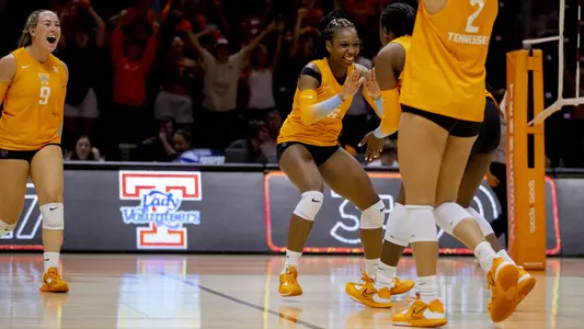 KNOXVILLE, TN - August 26, 2022 - Outside hitter Erykah Lovett #6 of the Tennessee Lady Volunteers during the game between the Loyola University-Chicago Ramblers and the Tennessee Lady Volunteers at Thompson?Boling Arena in Knoxville, TN. Photo By emma ramsey/Tennessee Athletics