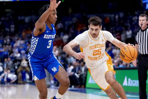 TAMPA, FL - March 12, 2022 - Guard Santiago Vescovi #25 of the Tennessee Volunteers during the 2022 SEC Men?s Basketball Tournament semifinal game between the Kentucky Wildcats and the Tennessee Volunteers at Amalie Arena in Tampa, Fl. Photo By Andrew Ferguson/Tennessee Athletics
