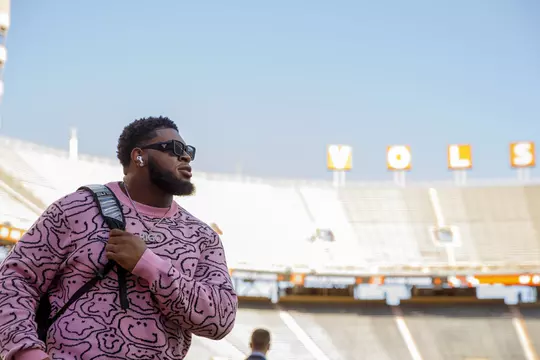 KNOXVILLE, TN - October 29, 2022 - Defensive lineman Omari Thomas #21 of the Tennessee Volunteers before the game between the Kentucky Wildcats and the Tennessee Volunteers at Neyland Stadium in Knoxville, TN. Photo By Emma Ramsey/Tennessee Athletics