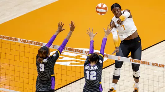 KNOXVILLE, TN - November 06, 2022 - Middle blocker Morgahn Fingall #7 of the Tennessee Lady Volunteers during the game between the LSU Tigers and the Tennessee Lady Volunteers at Thompson?Boling Arena in Knoxville, TN. Photo By Ian Cox/Tennessee Athletics