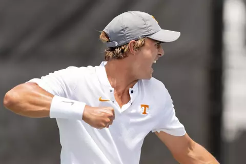 ORLANDO, FL - May 21, 2021 - Adam Walton of the Tennessee Volunteers during the 2021 NCAA Men?s Tennis Tournament national semifinal match between the Baylor Bears and the Tennessee Volunteers at the USTA National Campus in Orlando, FL. Photo By Andrew Ferguson/Tennessee Athletics