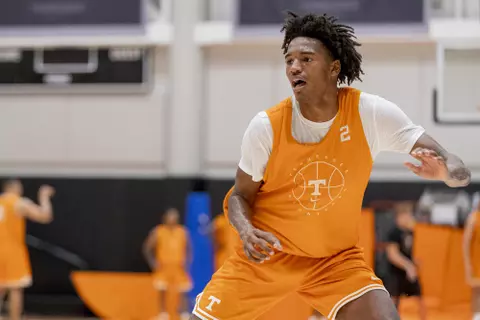 KNOXVILLE, TN - June 14, 2022 - Forward Julian Phillips #2 of the Tennessee Volunteers during practice at Pratt Pavilion in Knoxville, TN. Photo By Andrew Ferguson/Tennessee Athletics