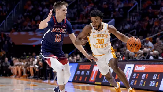 KNOXVILLE, TN - 2021.12.22 - Tennessee vs. Arizona