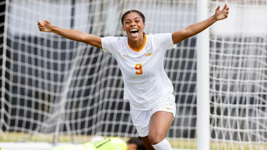 KNOXVILLE, TN - August 13, 2022 - Forward Kameron Simmonds #9 during the game between the Dayton Flyers and the Tennessee Volunteers at Regal Soccer Stadium in Knoxville, TN. Photo By Emma Corona/Tennessee Athletics