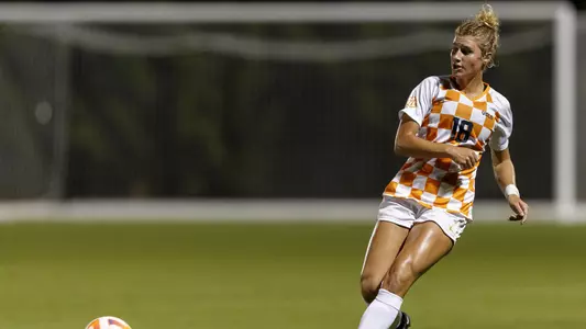 KNOXVILLE, TN - September 04, 2022 - Defender Ally Brown #18 of the Tennessee Lady Volunteers during the game between the Tennessee Tech Golden Eagles and the Tennessee Volunteers at Regal Soccer Stadium in Knoxville, TN. Photo By Ian Cox/Tennessee Athletics