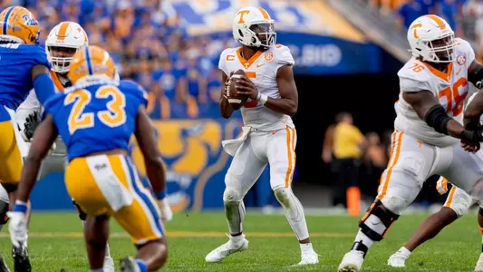 PITTSBURGH, PA - September 10, 2022 - Quarterback Hendon Hooker #5 of the Tennessee Volunteers during the game between the Pittsburgh Panthers and the Tennessee Volunteers at Acrisure Stadium in Pittsburgh, PA. Photo By Andrew Ferguson/Tennessee Athletics