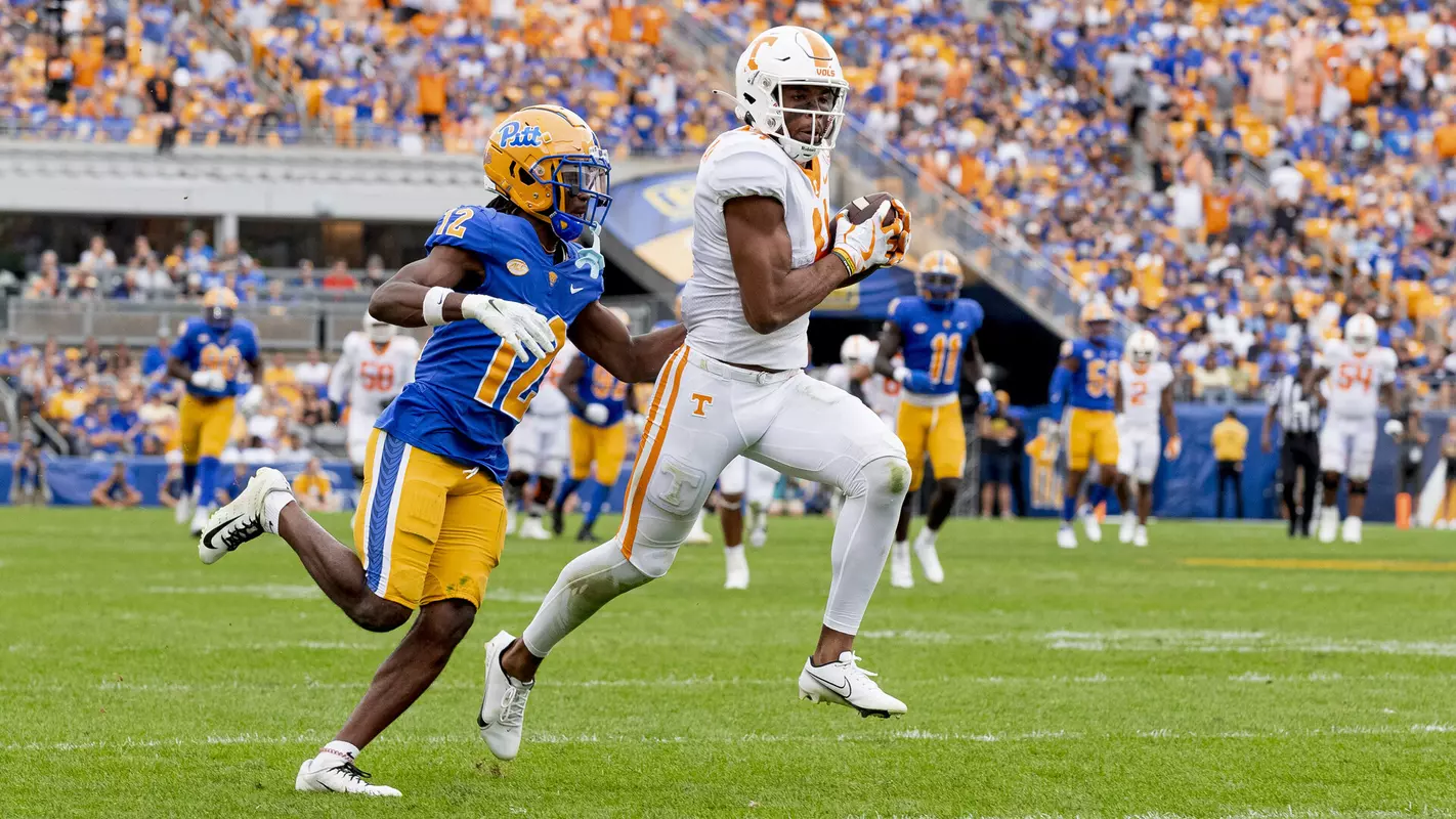 PITTSBURGH, PA - September 10, 2022 - Wide receiver Cedric Tillman #4 of the Tennessee Volunteers during the game between the Pittsburgh Panthers and the Tennessee Volunteers at Acrisure Stadium in Pittsburgh, PA. Photo By Andrew Ferguson/Tennessee Athletics