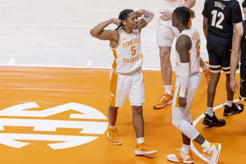 KNOXVILLE, TN - February 12, 2022 - Guard Zakai Zeigler #5 and Guard Jahmai Mashack #15 of the Tennessee Volunteers during the game between the Vanderbilt Commodores and the Tennessee Volunteers at Thompson?Boling Arena in Knoxville, TN. Photo By Andrew Ferguson/Tennessee Athletics
