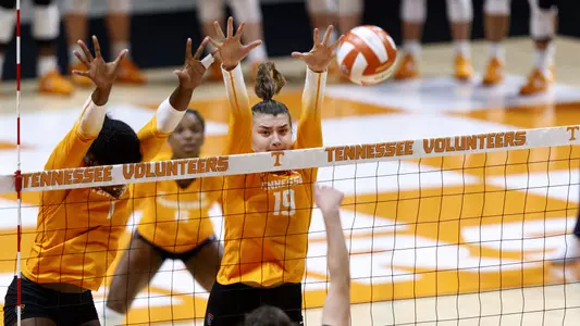KNOXVILLE, TN - September 10, 2022 - Middle blocker Klaudia Pawlik #19 of the Tennessee Lady Volunteers during the game between the Citadel Bulldogs and the Tennessee Lady Volunteers at Thompson?Boling Arena in Knoxville, TN. Photo By Ian Cox/Tennessee Athletics