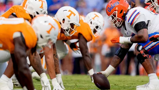 KNOXVILLE, TN - September 24, 2022 - Defensive lineman/Linebacker Tyler Baron #9 of the Tennessee Volunteers during the game between the Florida Gators and the Tennessee Volunteers at Neyland Stadium in Knoxville, TN. Photo By Andrew Ferguson/Tennessee Athletics