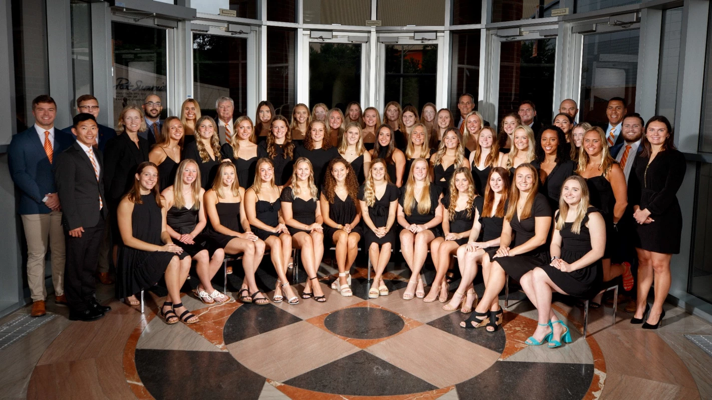 KNOXVILLE, TN - September 05, 2022 - The Lady Volunteers Team Photo during the 2022 Photo Day in Knoxville, TN. Photo By John Golliher/Tennessee Athletics
