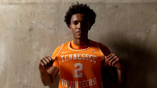 KNOXVILLE, TN - October 12, 2022 - Forward Julian Phillips #2 of the Tennessee Volunteers portrait taken during 2022 Photo Day at Thompson-Boling Arena in Knoxville, TN. Photo By Andrew Ferguson/Tennessee Athletics