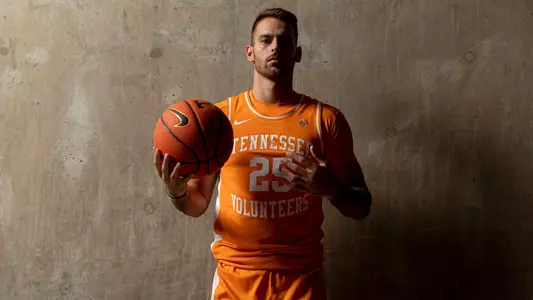 KNOXVILLE, TN - October 12, 2022 - Guard Santiago Vescovi #25 of the Tennessee Volunteers portrait taken during 2022 Photo Day at Thompson-Boling Arena in Knoxville, TN. Photo By Andrew Ferguson/Tennessee Athletics