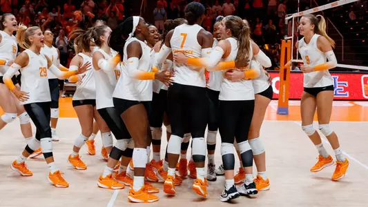 KNOXVILLE, TN - September 15, 2023 - The Tennessee Lady Volunteers during the game between the Evansville Aces and the Tennessee Lady Volunteers at Thompson-Boling Arena at Food City Center in Knoxville, TN. Photo By Emma Corona/Tennessee Athletics